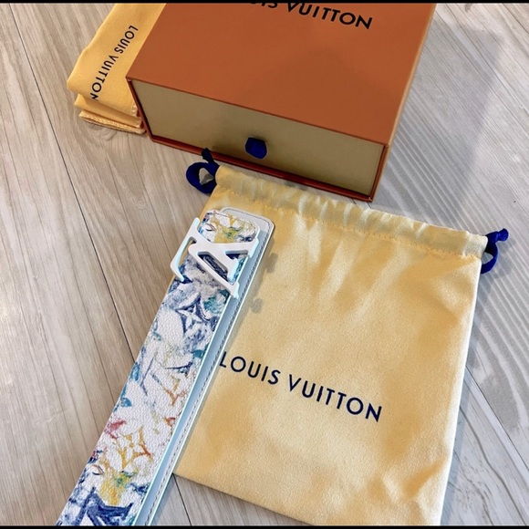 NEW NEW LV - Picture 2 of 4